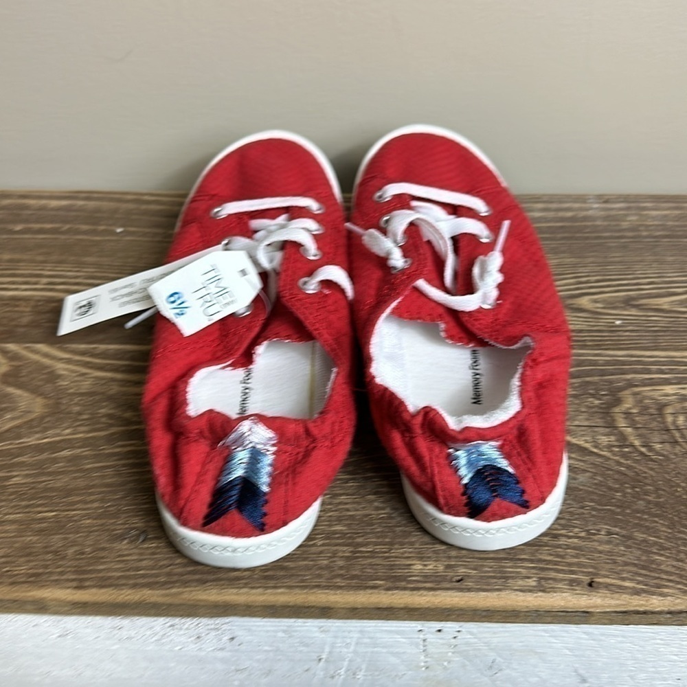 Time & tru red slip on shoes new with tag  6-1/2 memory foam - Picture 4 of 4